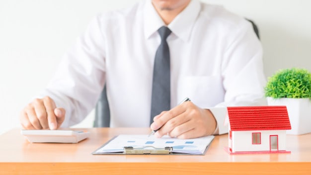 Hire a Real Estate Lawyer